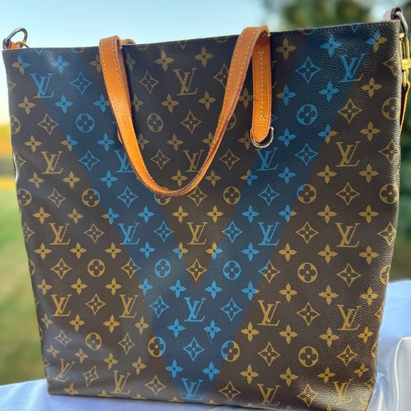 Louis Vuitton Monogram V Tote (Limited Edition) - Picture 1 of 5